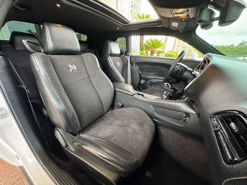 Used 2018 Dodge Challenger R/T Scat Pack w/ Leather Interior Group RWD image 22