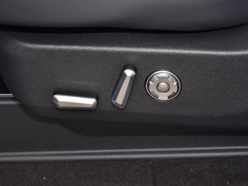 New 2026 Lincoln Navigator Reserve AWD/4WD image 38