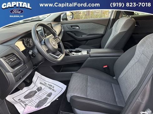 Used 2023 Nissan Rogue SV image 17