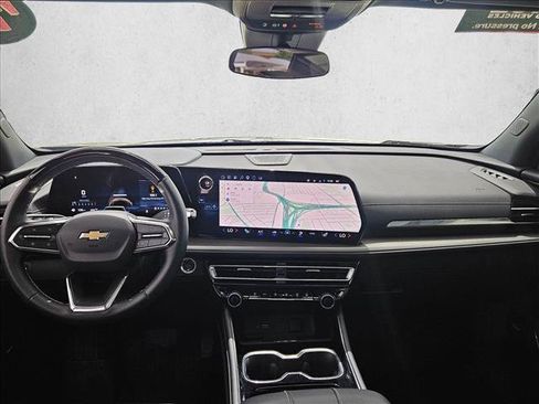 Used 2025 Chevrolet Traverse LT w/ Enhanced Driving Package AWD/4WD image 16