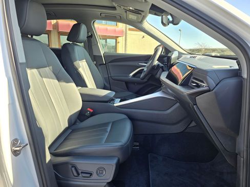 Certified 2025 Audi Q5 Premium w/ Convenience Package image 15