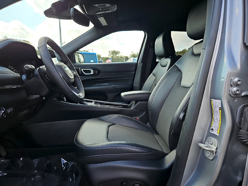 Used 2023 Jeep Compass Latitude w/ Convenience Group AWD/4WD image 14