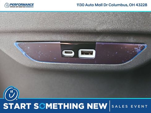 New 2026 Chrysler Pacifica Select image 18