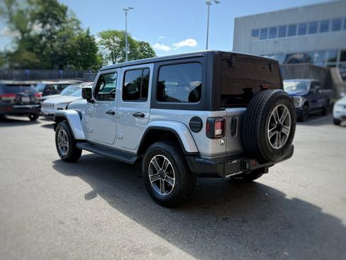 Used 2023 Jeep Wrangler Unlimited Sahara w/ Cold Weather Group AWD/4WD image 12