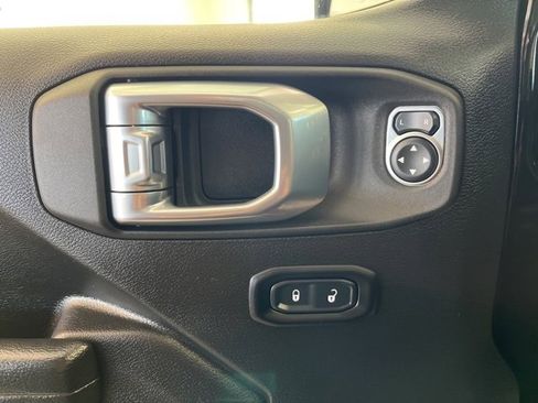 Used 2022 Jeep Gladiator Mojave image 15