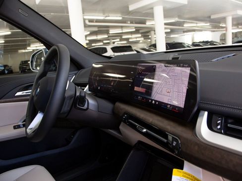 Certified 2025 BMW X1 xDrive28i w/ Technology Package image 30