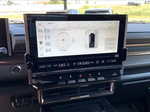 Certified 2025 GMC Hummer EV 3X w/ LPO, Dark Essentials Package AWD/4WD image 30