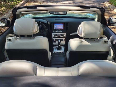 Used 2014 INFINITI Q60 Convertible w/ Premium Package image 17