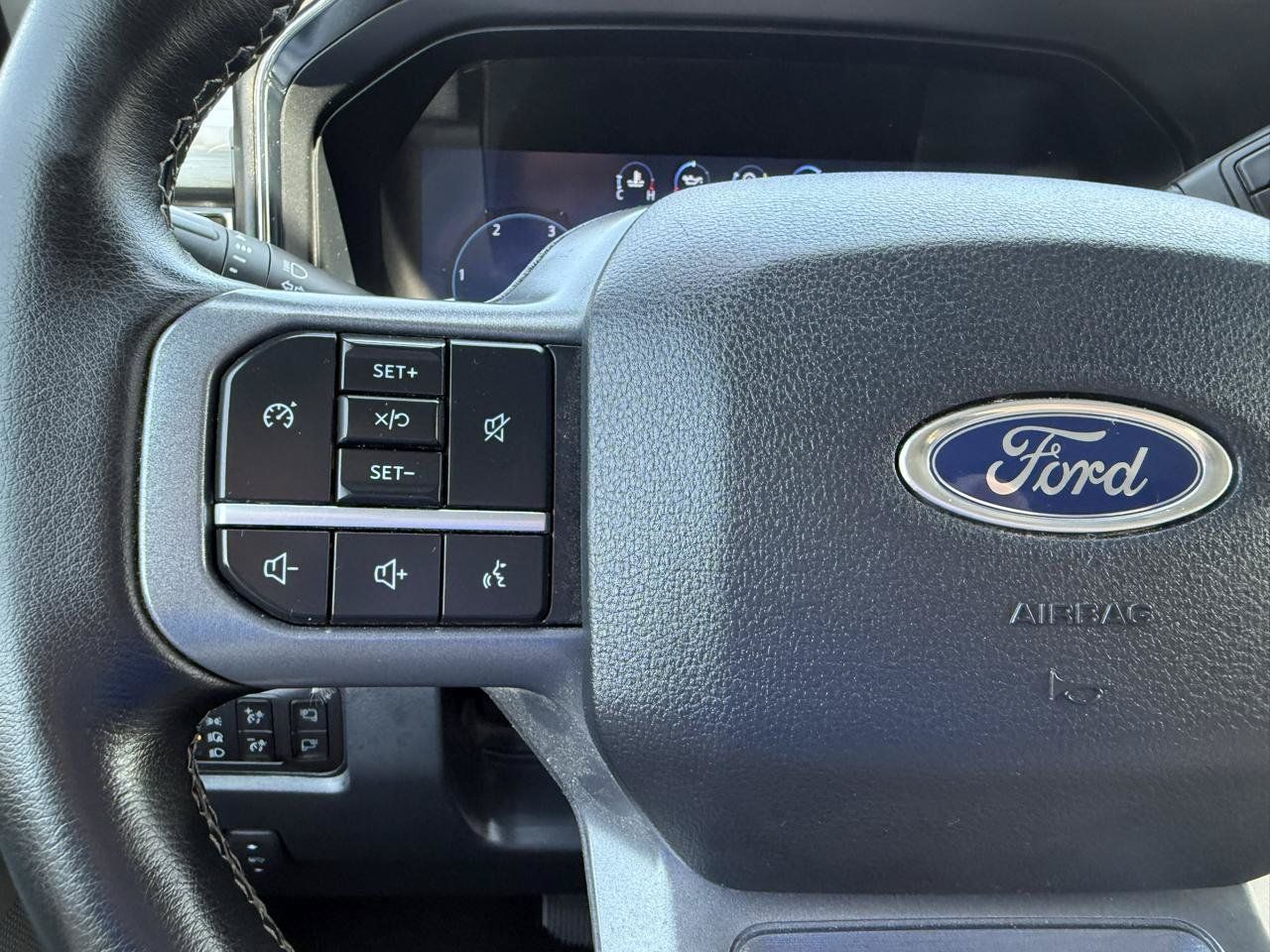 Used 2025 Ford F250 Lariat AWD/4WD image 24