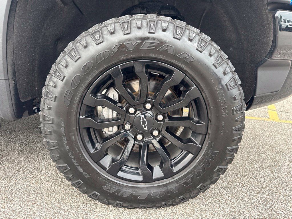 Used 2022 Chevrolet Silverado 1500 ZR2 w/ Technology Package AWD/4WD image 38