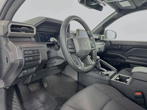 Used 2025 Toyota Tacoma SR5 AWD/4WD image 14