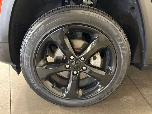 Used 2023 Jeep Grand Cherokee Altitude AWD/4WD image 7