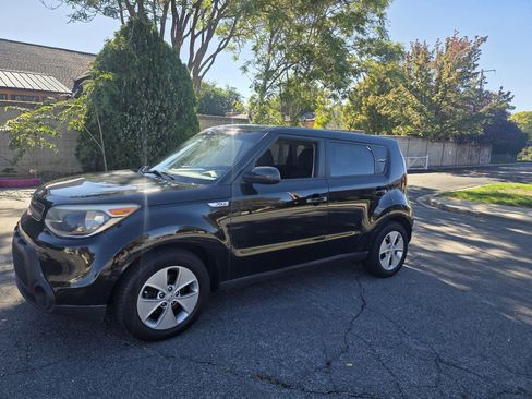 Used 2016 Kia Soul image 2