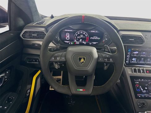 Used 2024 Lamborghini Urus Performante image 11