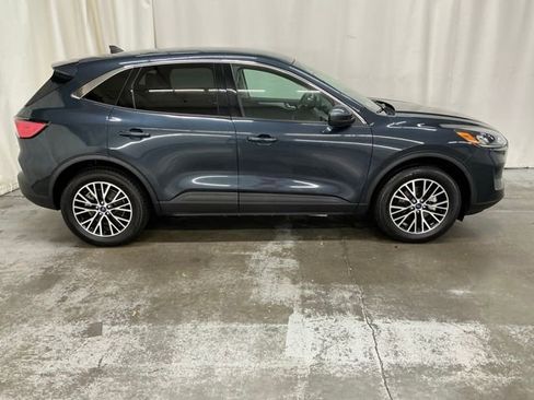 Used 2022 Ford Escape SEL w/ Technology Package FWD image 2