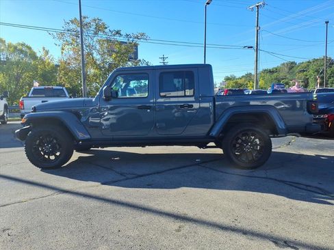 Used 2024 Jeep Gladiator Sport image 6