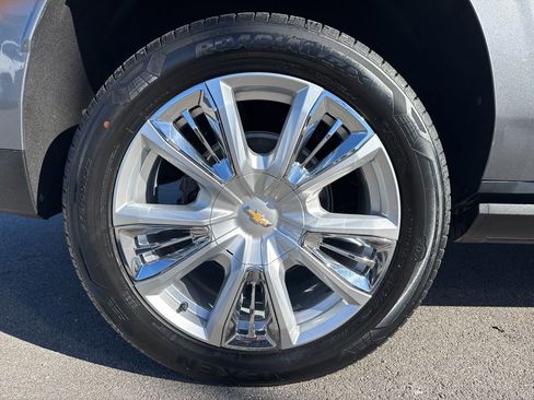 Used 2021 Chevrolet Suburban High Country w/ Premium Package RWD image 15
