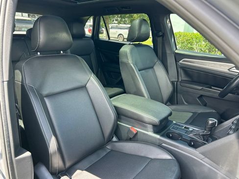 Used 2020 Volkswagen Atlas Cross Sport SE w/ Panoramic Sunroof Package FWD image 45