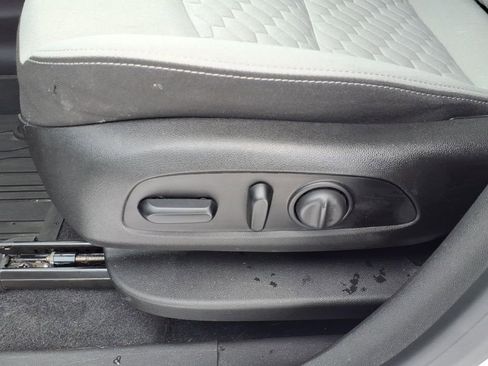 Used 2021 Chevrolet Equinox LT image 16