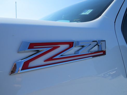 Used 2025 Chevrolet Silverado 2500 LT AWD/4WD image 7