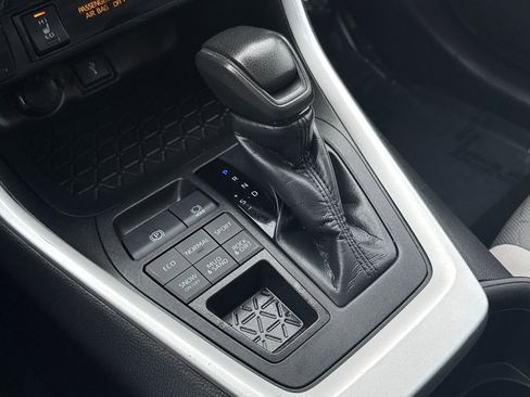 Used 2022 Toyota RAV4 XLE image 27