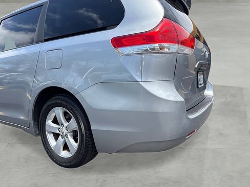 Used 2011 Toyota Sienna LE w/ Towing Pkg FWD image 31