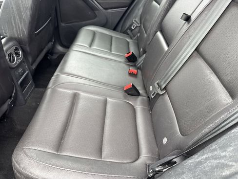 Used 2017 Volkswagen Tiguan S image 14