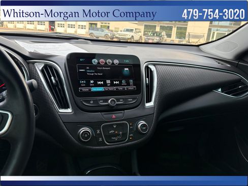 Used 2017 Chevrolet Malibu LT FWD image 21