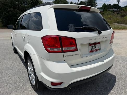 Used 2014 Dodge Journey SXT w/ Flexible Seating Group FWD image 3