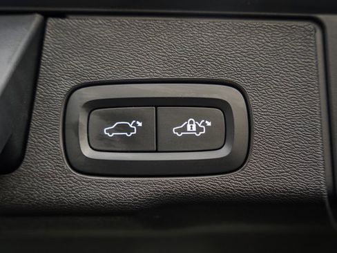 Certified 2022 Volvo XC60 T8 Inscription Expression w/ Advanced Package image 12