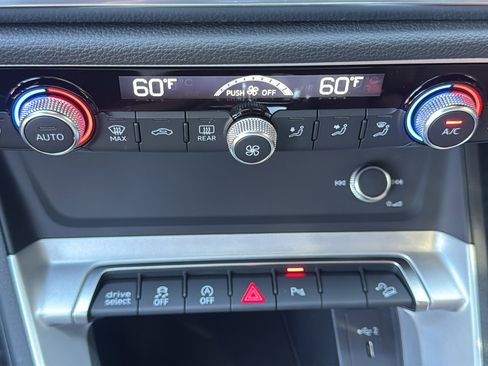 Certified 2025 Audi Q3 2.0T Premium image 20