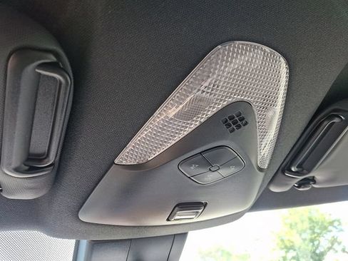 Used 2022 Toyota C-HR XLE FWD image 27