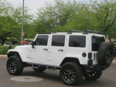 Used 2014 Jeep Wrangler Unlimited Sahara w/ Max Tow Package AWD/4WD image 5