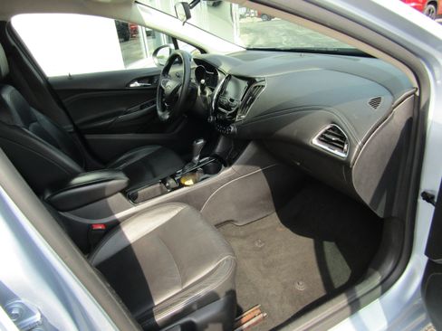 Used 2017 Chevrolet Cruze Premier image 17