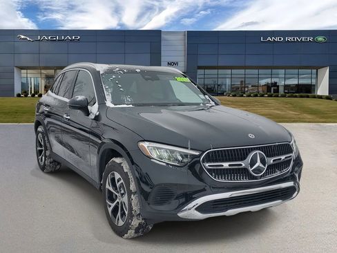 Used 2025 Mercedes-Benz GLC 350e 4MATIC image 4