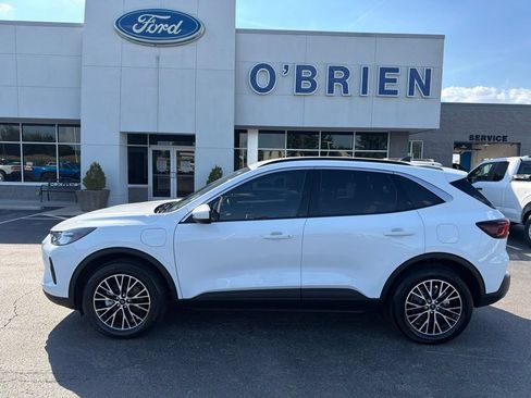Used 2023 Ford Escape SE FWD image 2