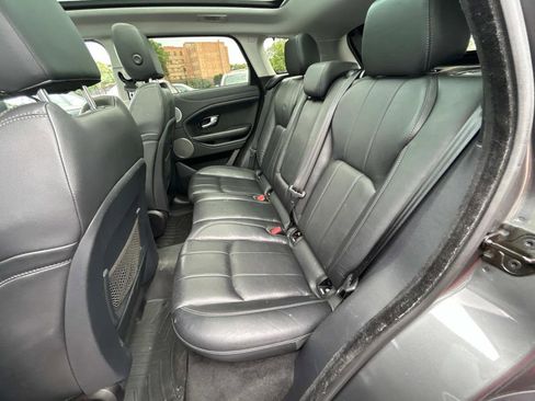 Used 2017 Land Rover Range Rover Evoque SE Premium image 14
