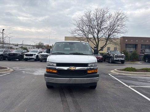 Used 2024 Chevrolet Express 3500 LT w/ LT Preferred Equipment Group RWD image 2