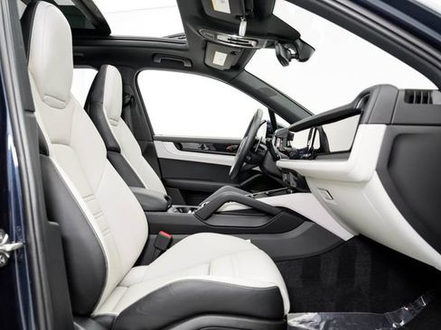 Certified 2026 Porsche Cayenne AWD/4WD image 27