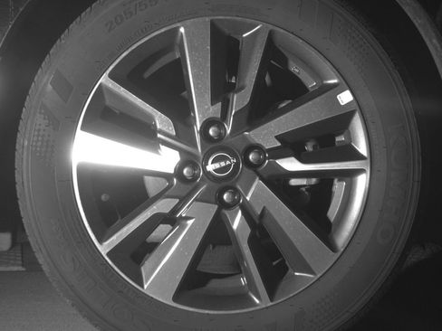 Used 2025 Nissan Versa SV FWD image 13