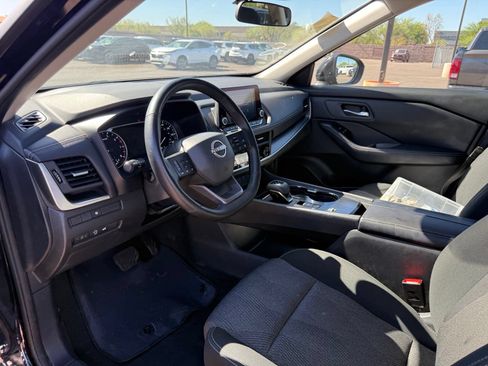 Certified 2025 Nissan Rogue SV FWD image 12