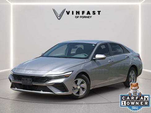 Used 2025 Hyundai Elantra SE FWD image 1