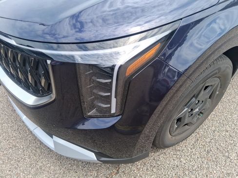 Used 2026 Kia Carnival FWD image 13