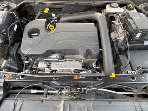 Used 2024 GMC Terrain SLE FWD image 31