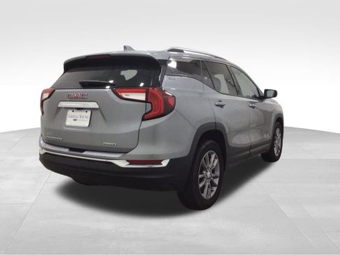 Used 2024 GMC Terrain SLT image 4