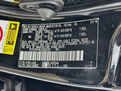 Used 2018 Toyota Highlander Limited Platinum FWD image 12