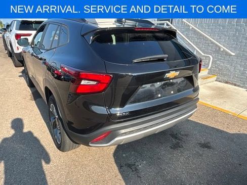 Certified 2025 Chevrolet Trax LT FWD image 9