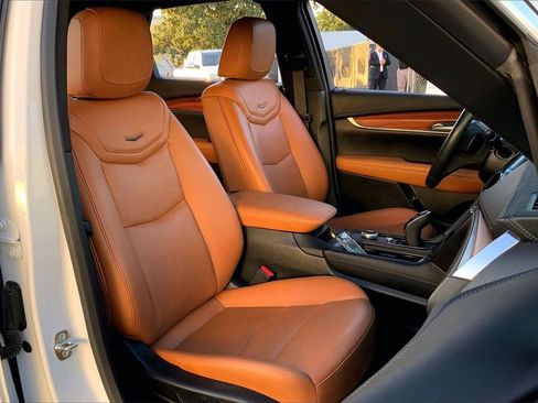 Certified 2024 Cadillac XT5 Premium Luxury image 9