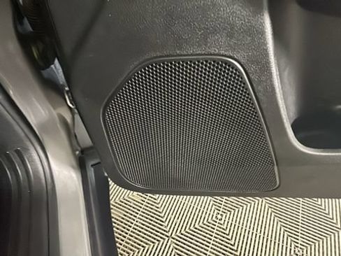 Used 2020 Jeep Cherokee Latitude FWD image 29