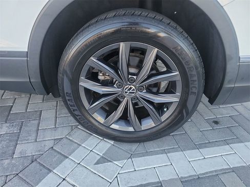 Used 2022 Volkswagen Tiguan SE image 14